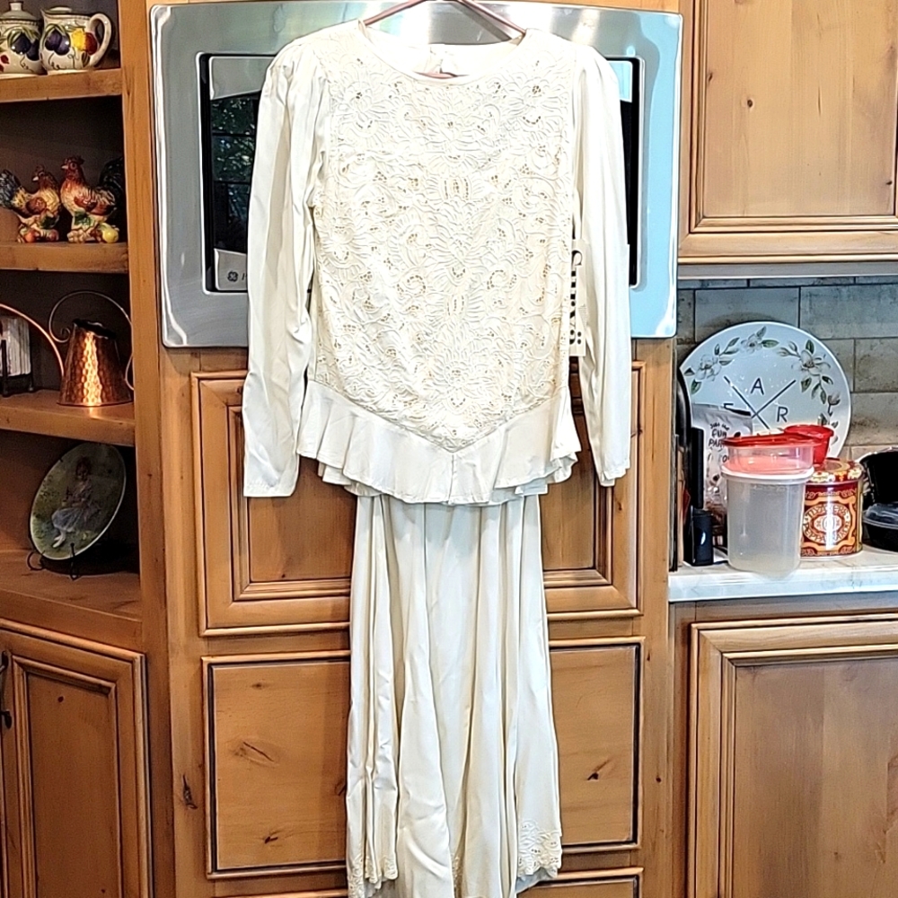 Women's 2 pc top & skirt
